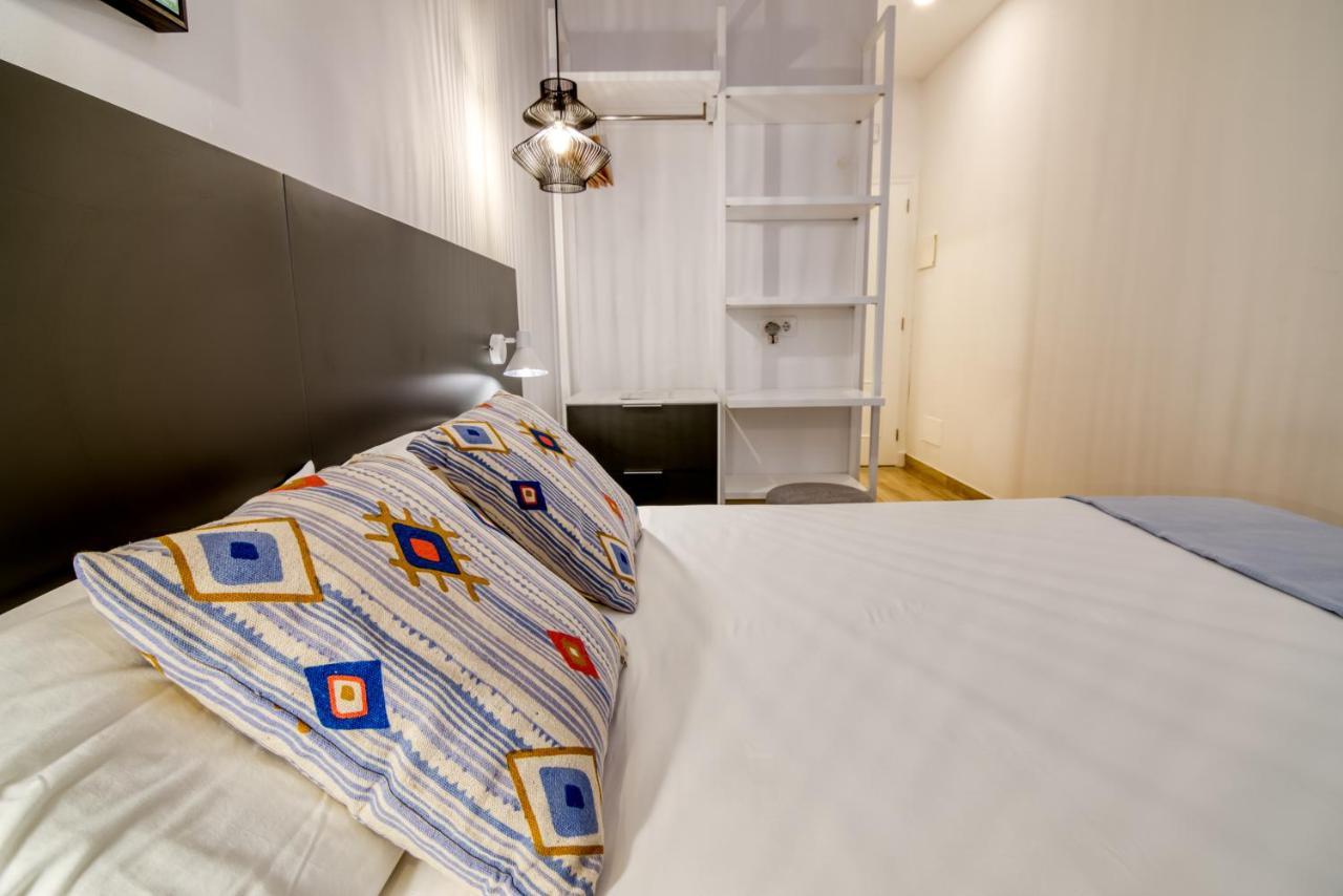 Hostal La Isla Маон Экстерьер фото