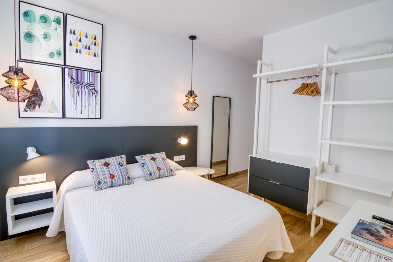 Hostal La Isla Маон Экстерьер фото