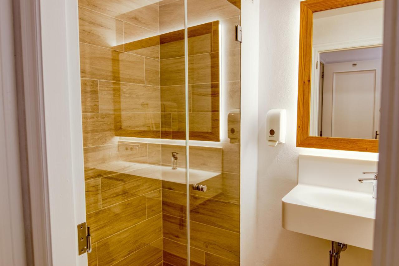 Hostal La Isla Маон Экстерьер фото