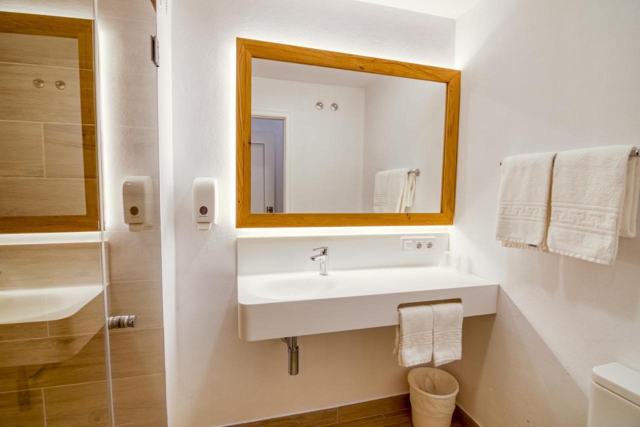 Hostal La Isla Маон Экстерьер фото