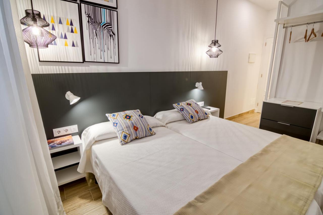 Hostal La Isla Маон Экстерьер фото