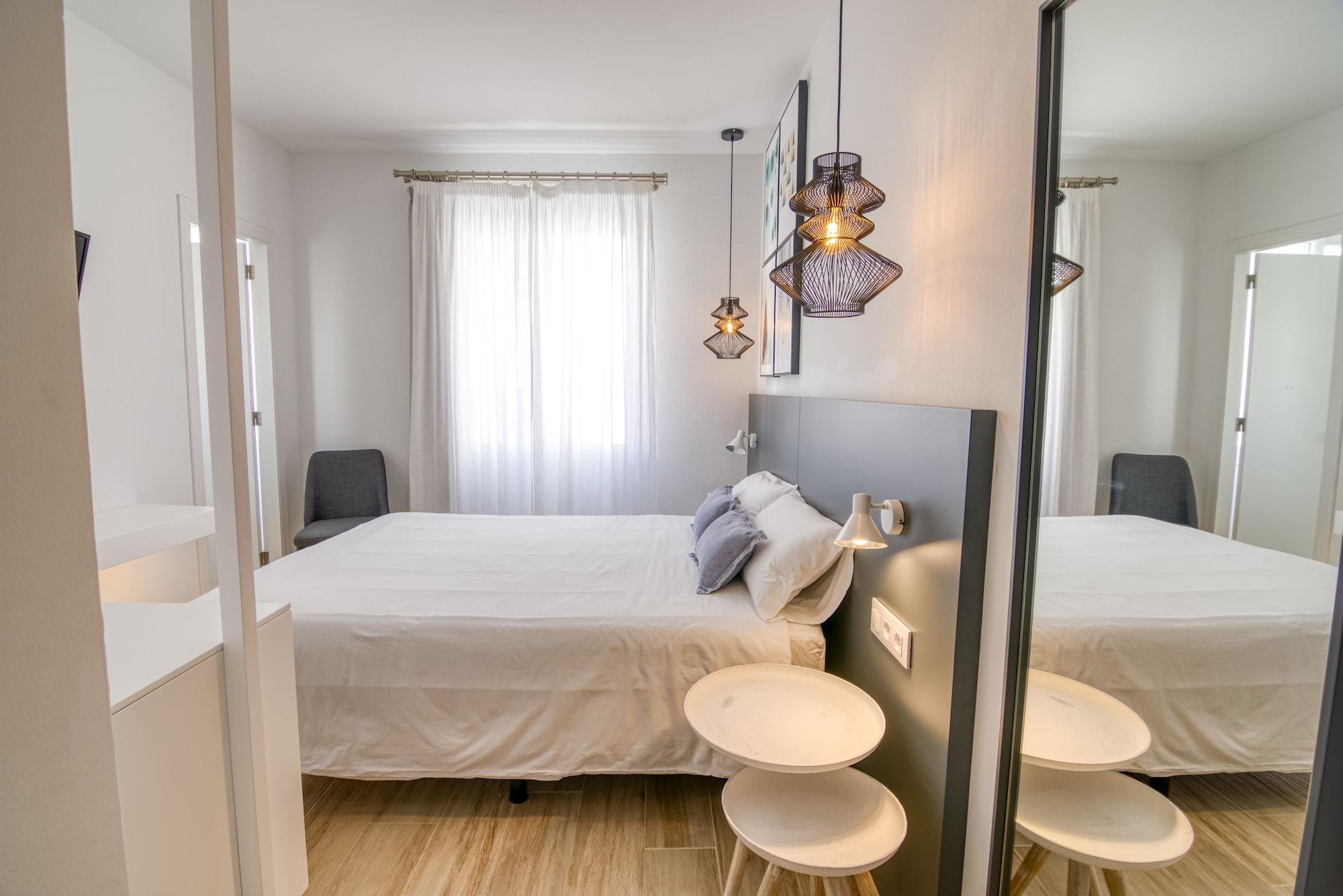 Hostal La Isla Маон Экстерьер фото
