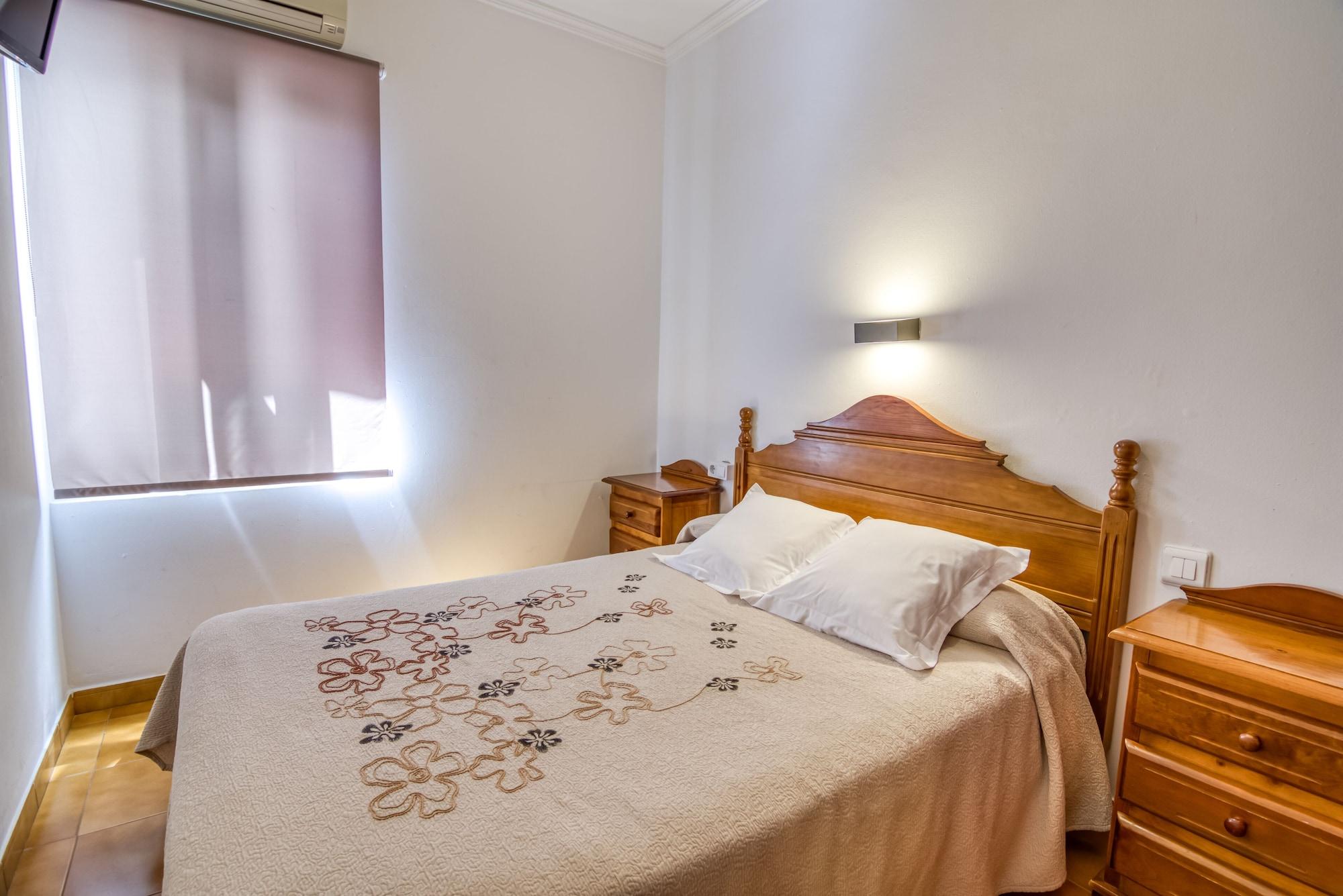 Hostal La Isla Маон Экстерьер фото
