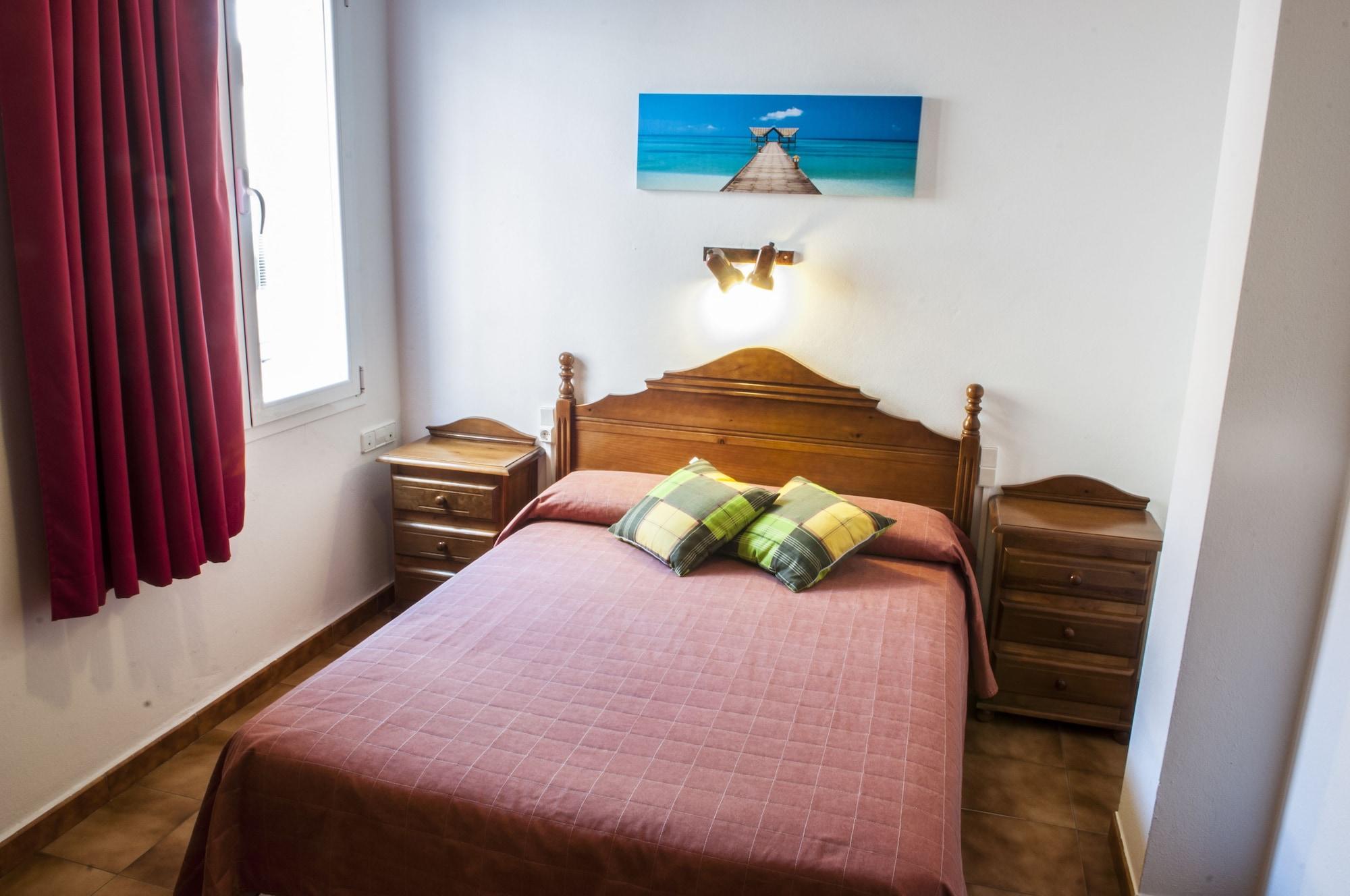 Hostal La Isla Маон Экстерьер фото