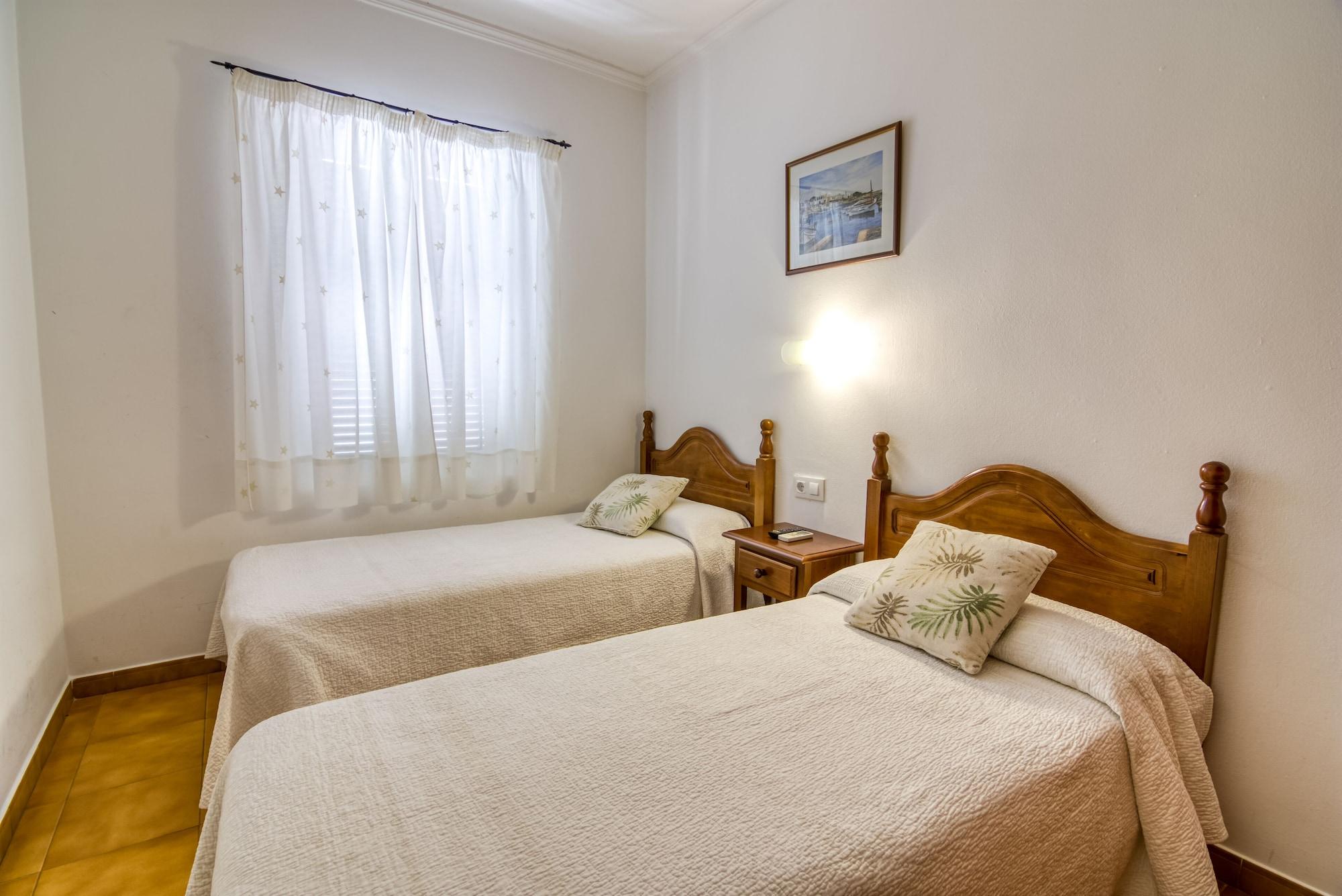 Hostal La Isla Маон Экстерьер фото