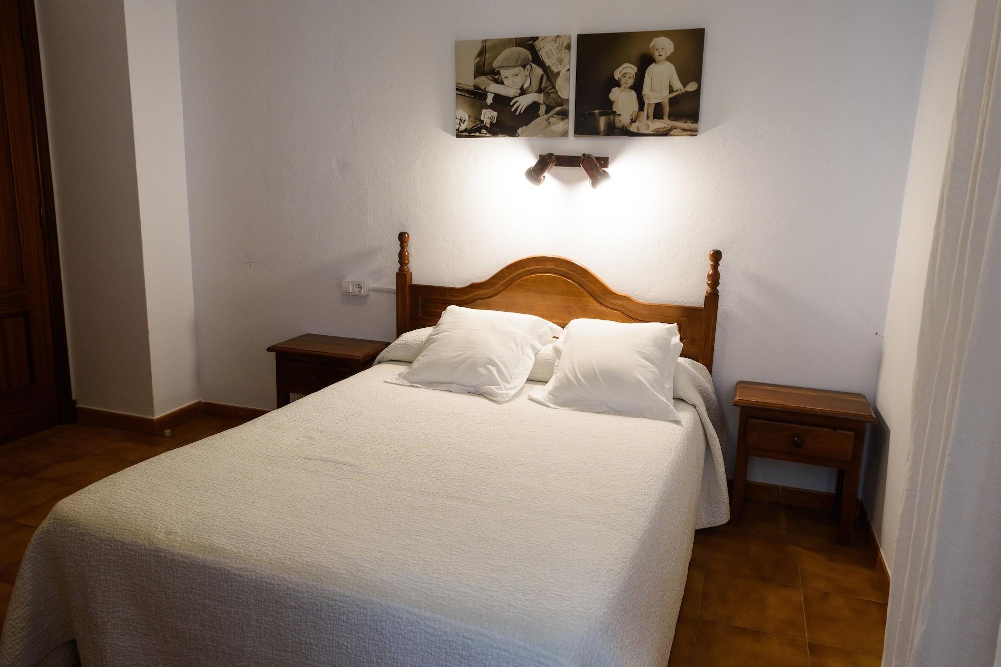 Hostal La Isla Маон Экстерьер фото
