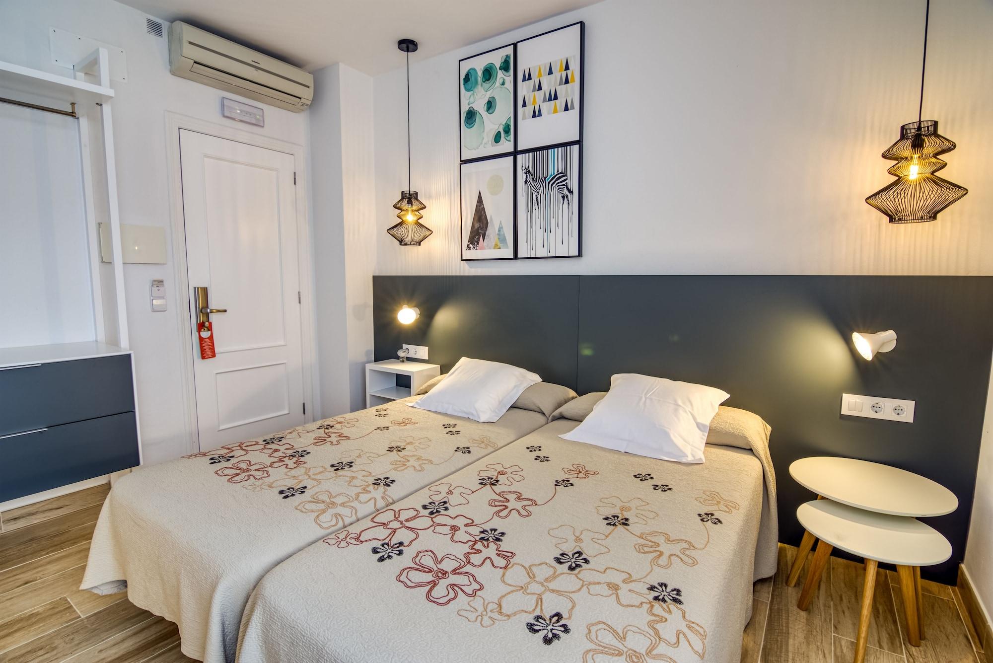 Hostal La Isla Маон Экстерьер фото