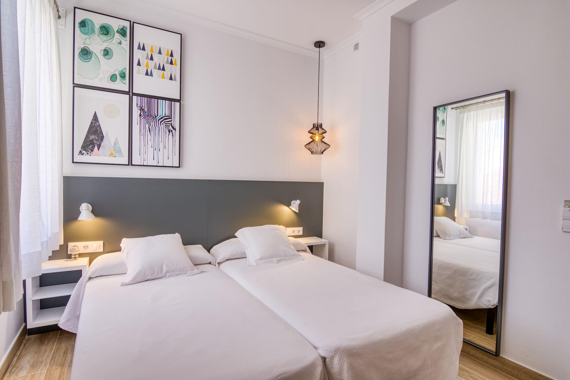 Hostal La Isla Маон Экстерьер фото