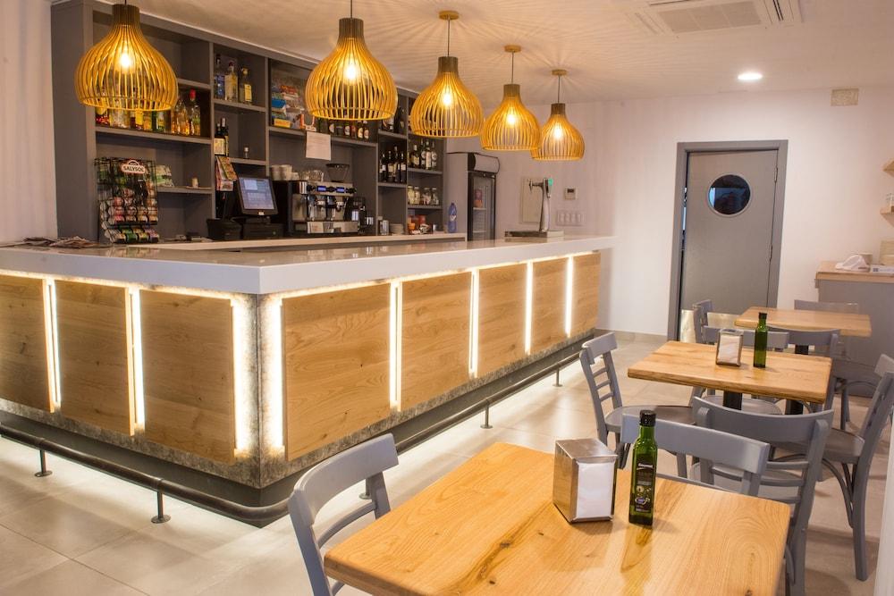 Hostal La Isla Маон Экстерьер фото