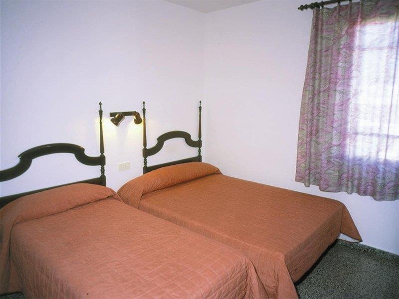 Hostal La Isla Маон Экстерьер фото