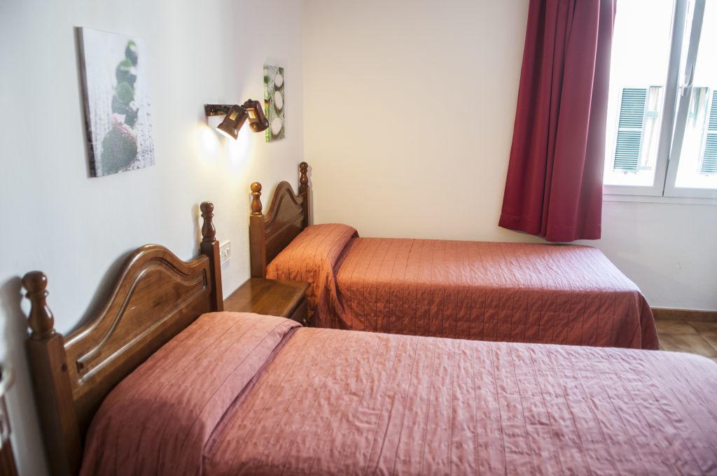 Hostal La Isla Маон Экстерьер фото