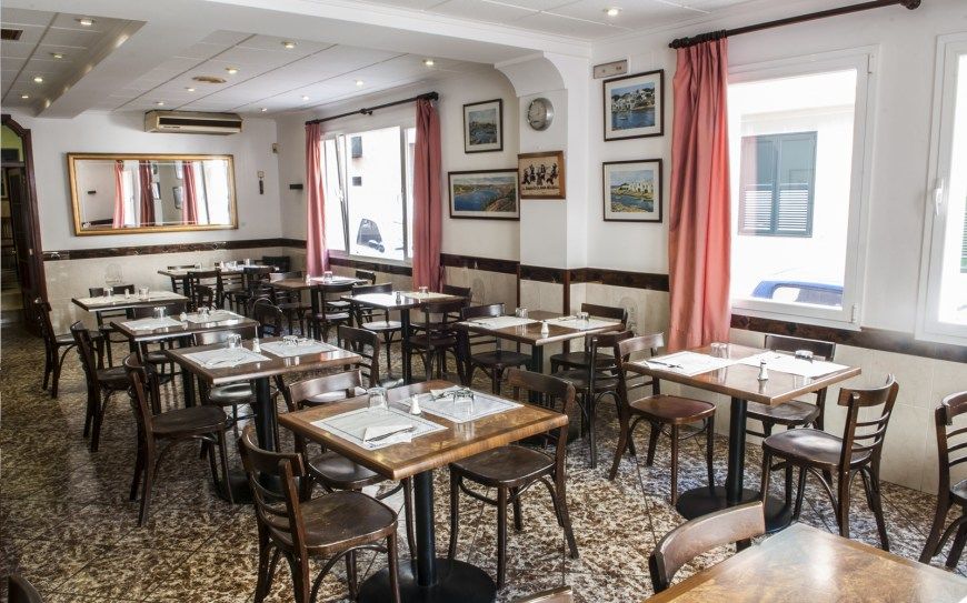 Hostal La Isla Маон Экстерьер фото
