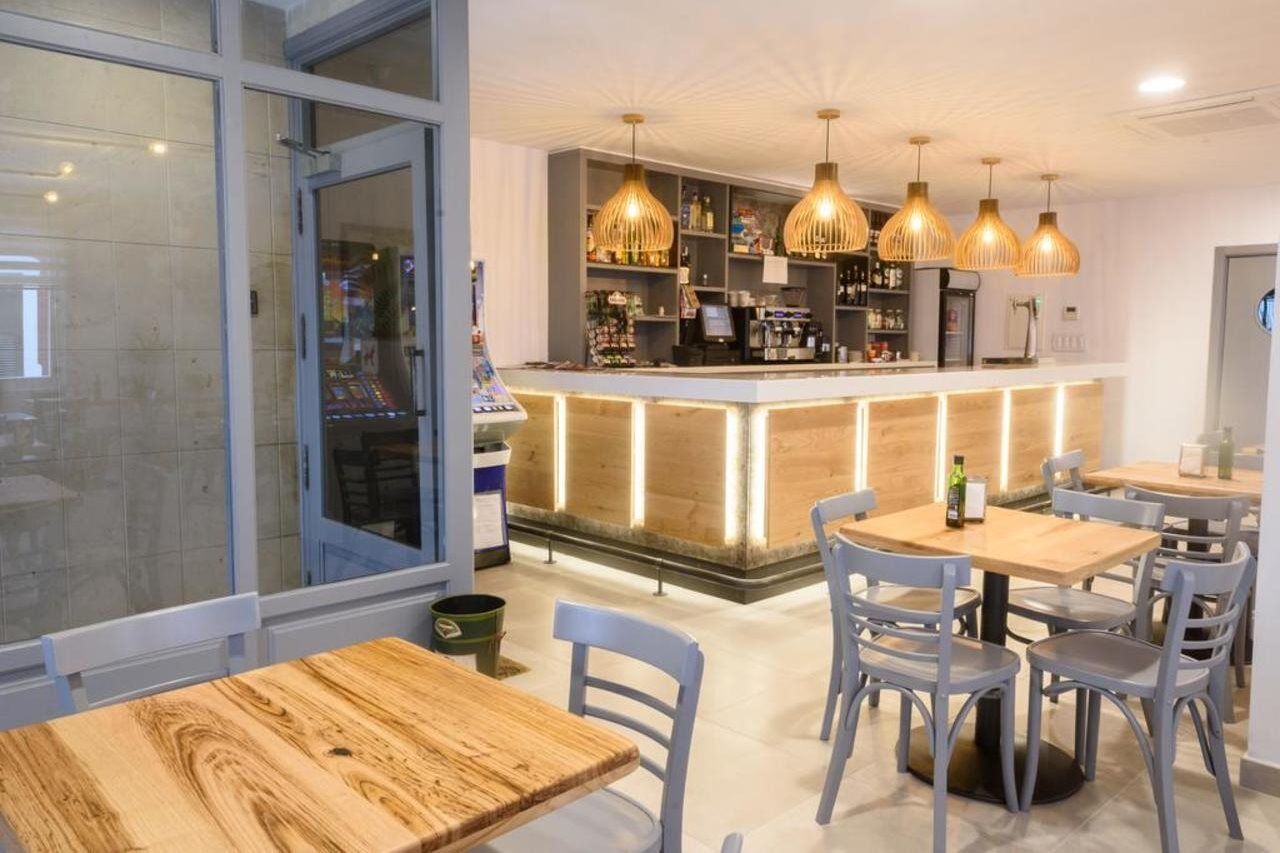 Hostal La Isla Маон Экстерьер фото