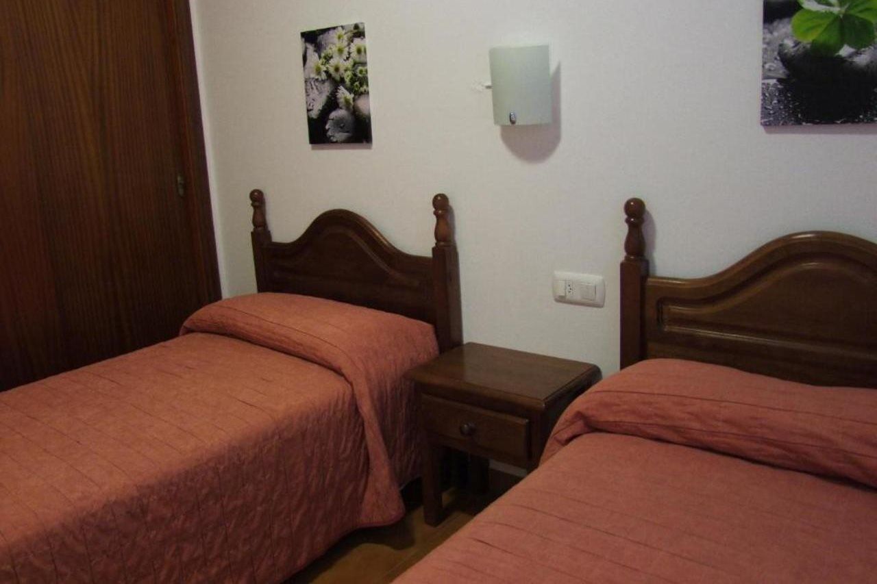 Hostal La Isla Маон Экстерьер фото